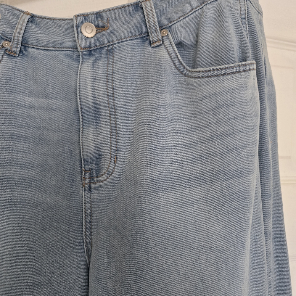 BCBG Blue Boyfriend Jeans with Classic Wash - Picture 5 of 13